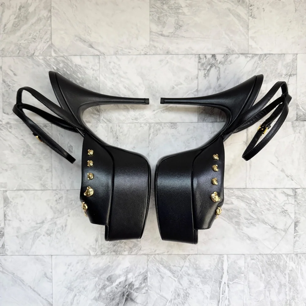Moschino available sizes